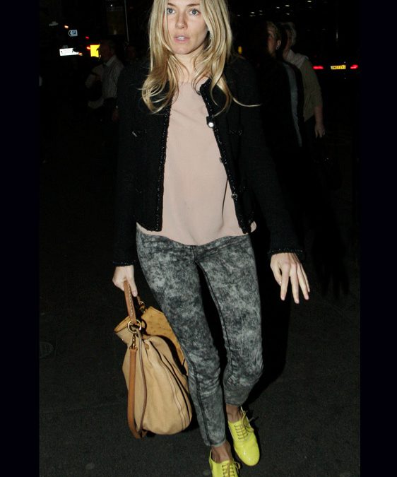 El secreto…Prendas básicas + accesorios de color